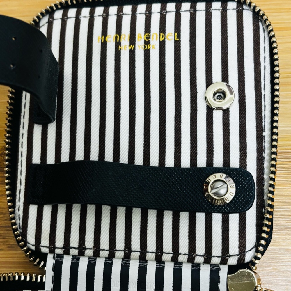 Henri Bendel Black and White Striped Travel Jewelry Case - Picture 6 of 9